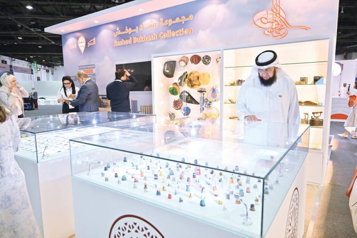 رشاد بوخش لدى عرضه المقتنيات