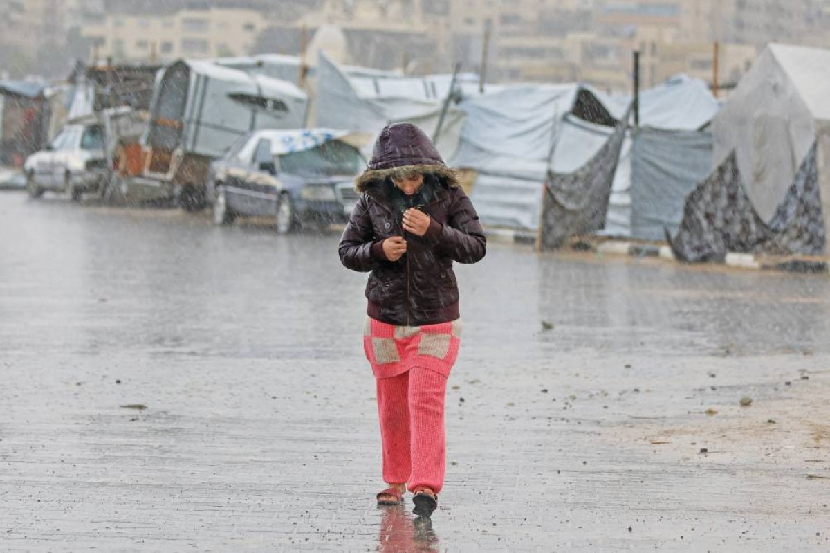 معاناة النازحين في غزة تتفاقم مع هطول أمطار غزيرة