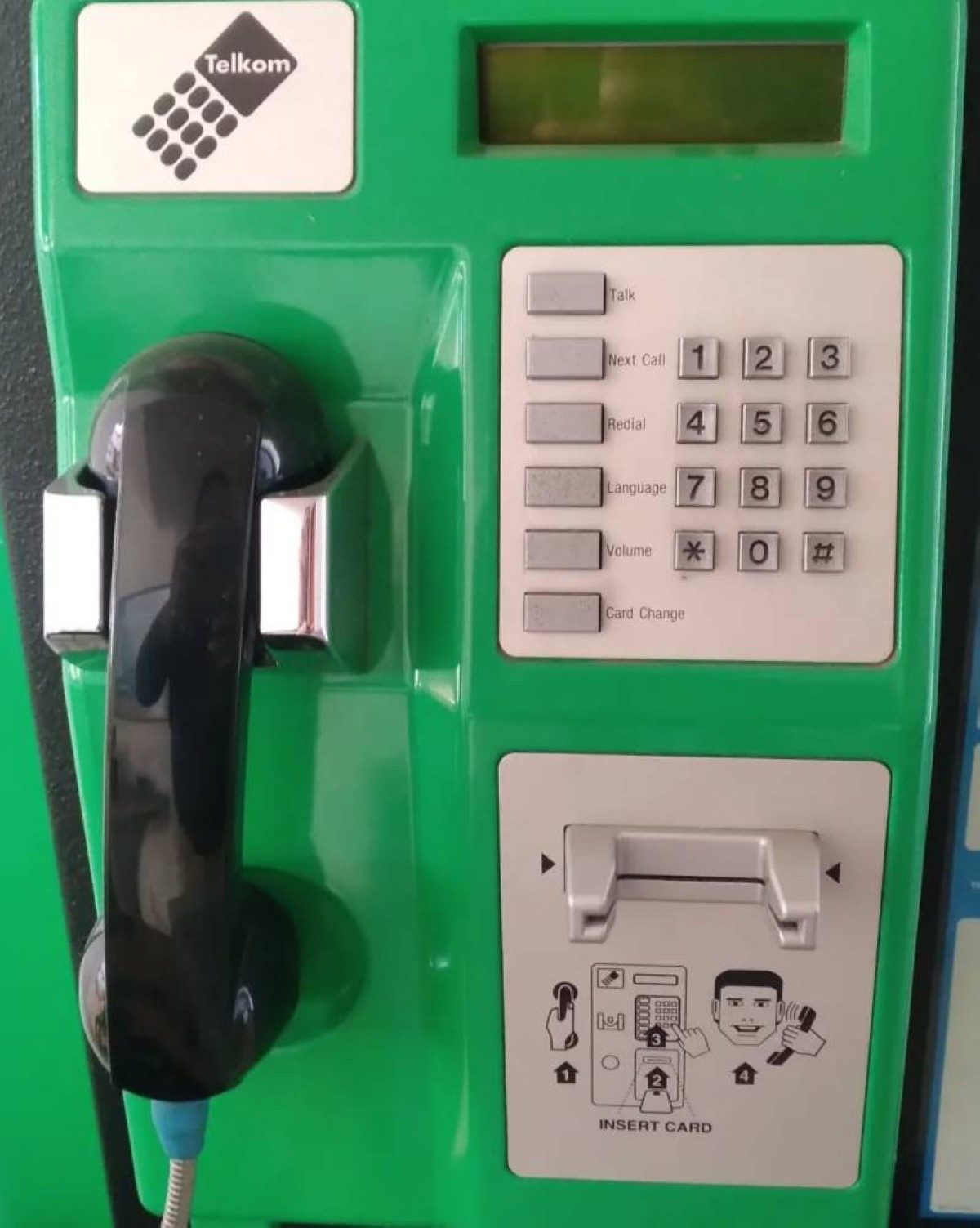 الملياردير البخيل.. وضع "هاتف عملة" لضيوفه ورفض دفع فدية حفيده