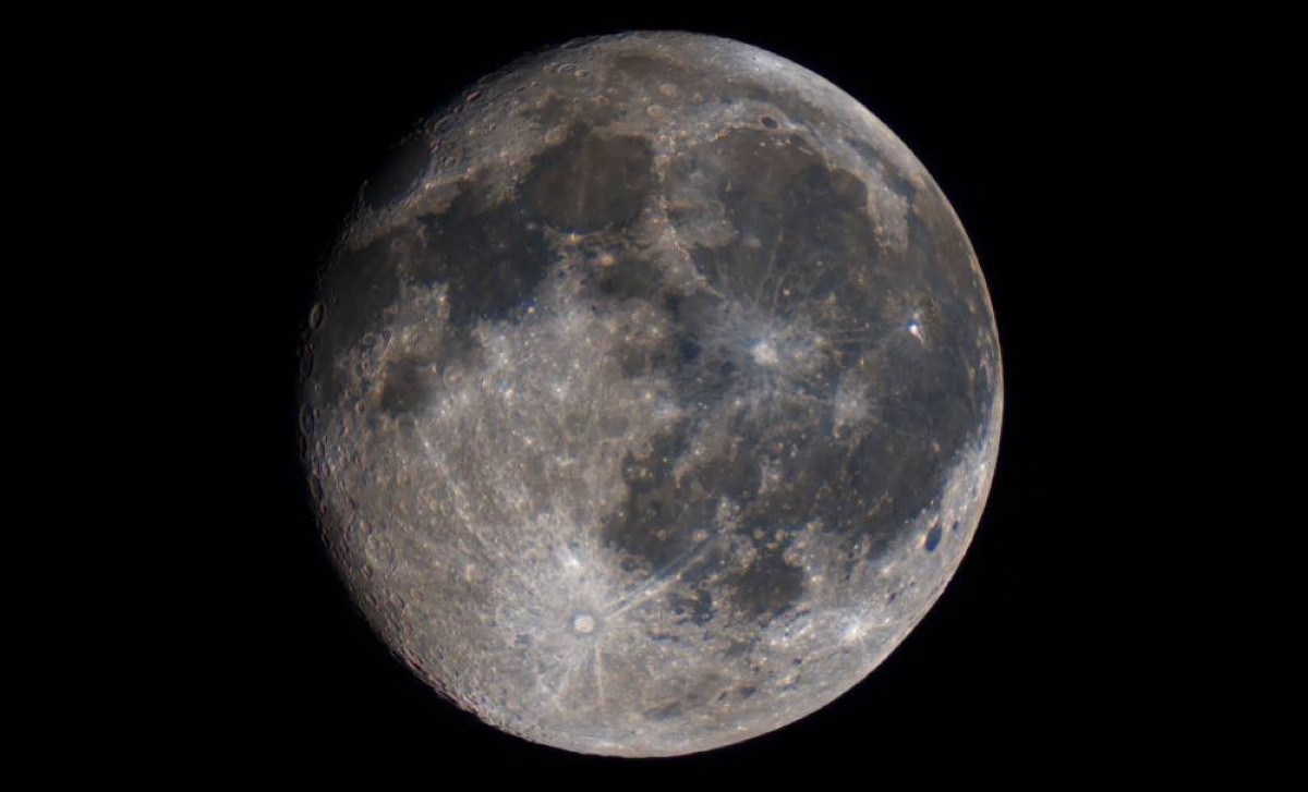 القمر يكشف أسراره المذهلة.. ماذا يوجد داخله؟