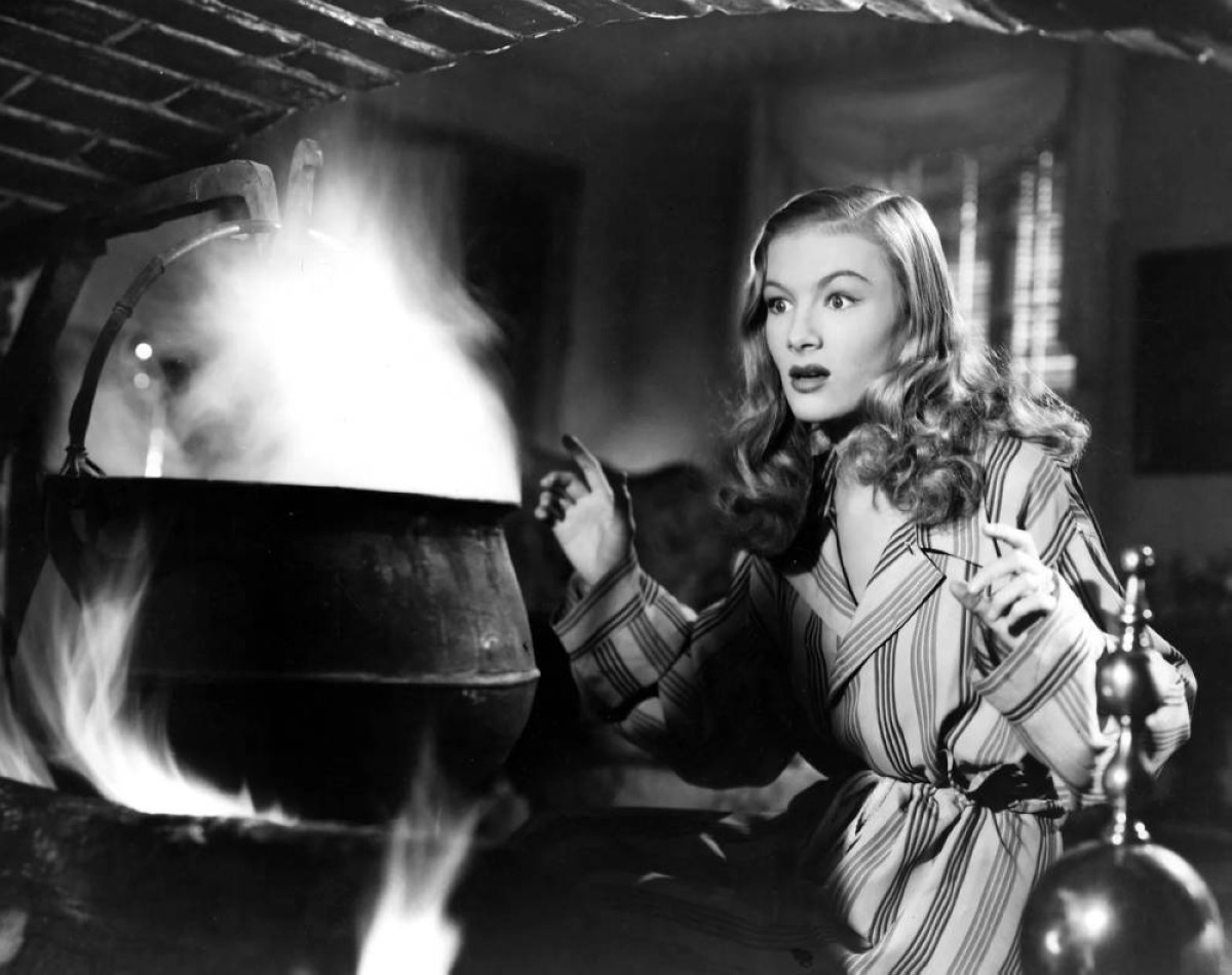 من طائرة خاصة وثروة بالملايين إلى العمل نادلة.. القصة المأساوية لأسطورة هوليوود