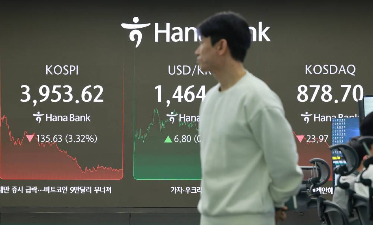 الأسهم الآسيوية تتراجع إلى أدنى مستوياتها في شهر مع قلق المستثمرين من تقييمات التكنولوجيا