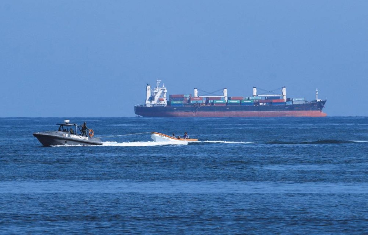 قارب خفر سواحل تابع للبحرية الفنزويلية قبالة ساحل البحر الكاريبي مع تصاعد التوترات مع أمريكا