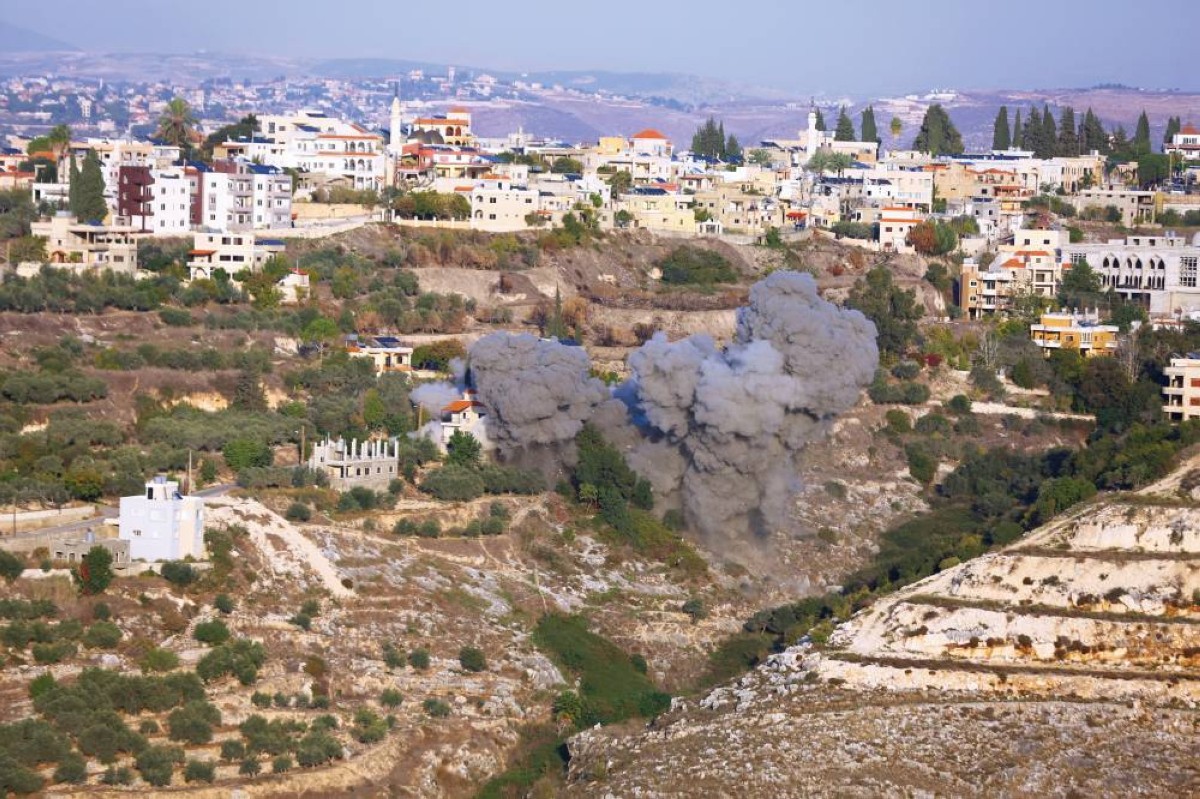 تصاعد أعمدة الدخان إثر غارات إسرائيلية في بلدة شحور جنوبي لبنان