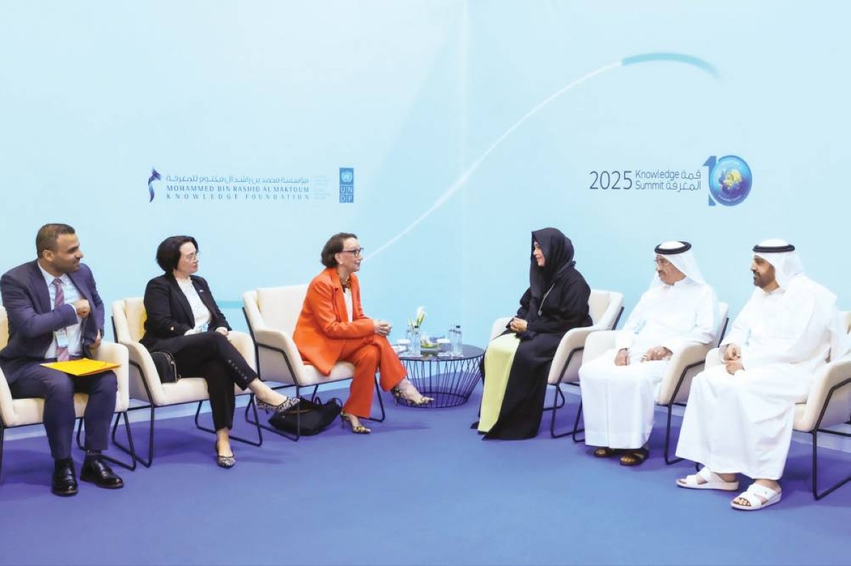 لطيفة بنت محمد خلال لقاء ريبيكا جرينسبان بحضور حشر بن مكتوم وجمال بن حويرب