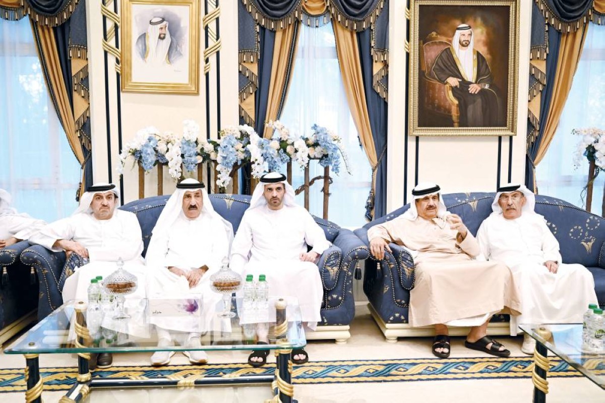 سعيد الكمدة ومحمد الشحي وعلي الشعفار وجانب من المعزين