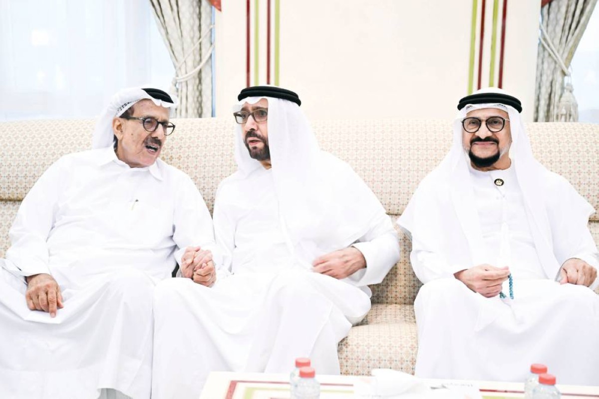 محمد أحمد المحمود وخلف الحبتور خلال العزاء