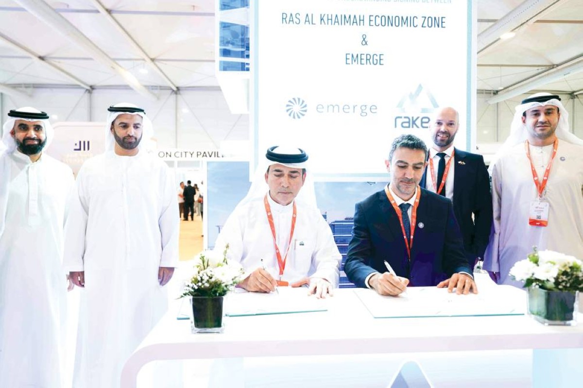 محمد بن سعود يشهد توقيع ياسر الأحمد وميشيل أبي صعب مذكرة التفاهم