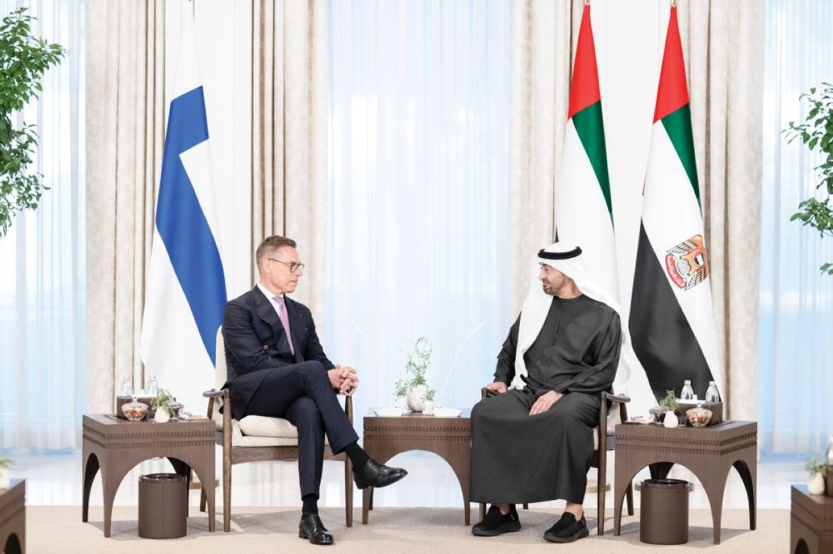 محمد بن زايد خلال استقباله ألكسندر ستوب