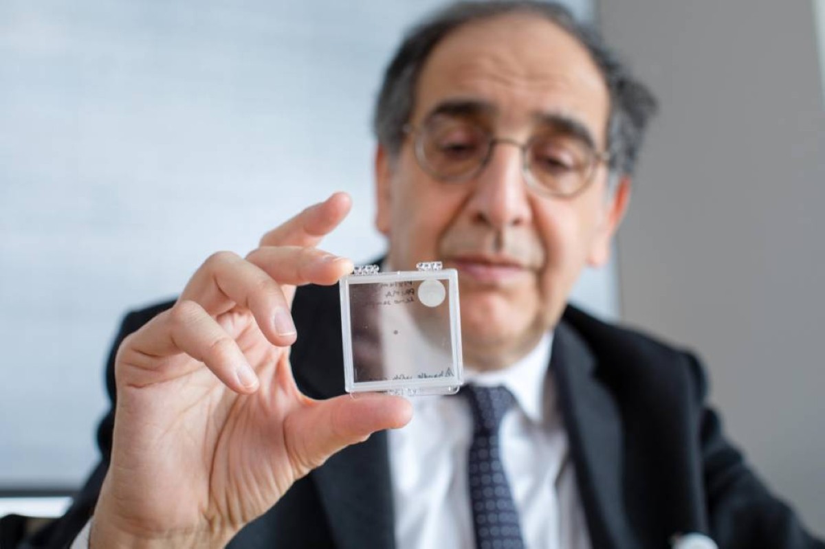 شريحة ثورية تعيد القدرة على القراءة لمرضى فقدان البصر الحاد