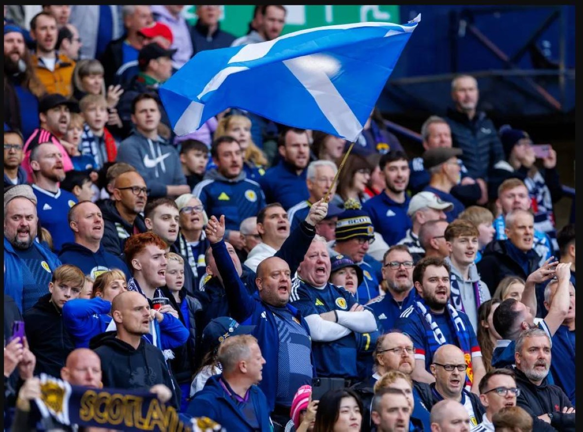 «اليويفا» يعتذر عن حذف مقاطع احتفالات لمشجعي إسكتلندا