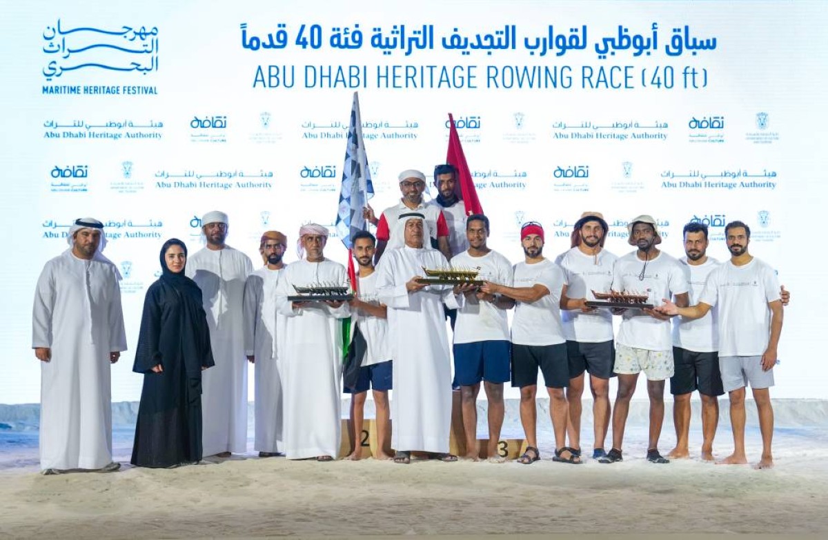 تتويج الفائزين بسباق أبوظبي لقوارب التجديف التراثية