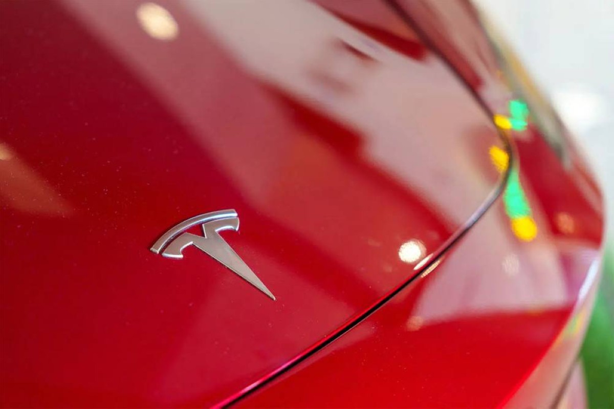 ليس مجرد حرف… ماذا يخفي حرف T على سيارات تسلا؟