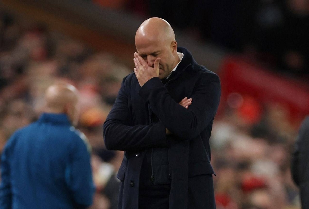 سلوت يرفض الاحتفال بسبب انهيار ليفربول