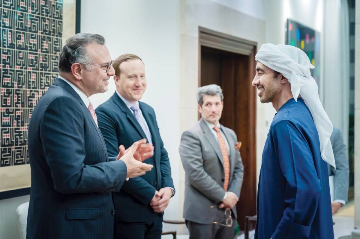 عبدالله بن زايد خلال استقباله مسعد بولس في أبوظبي