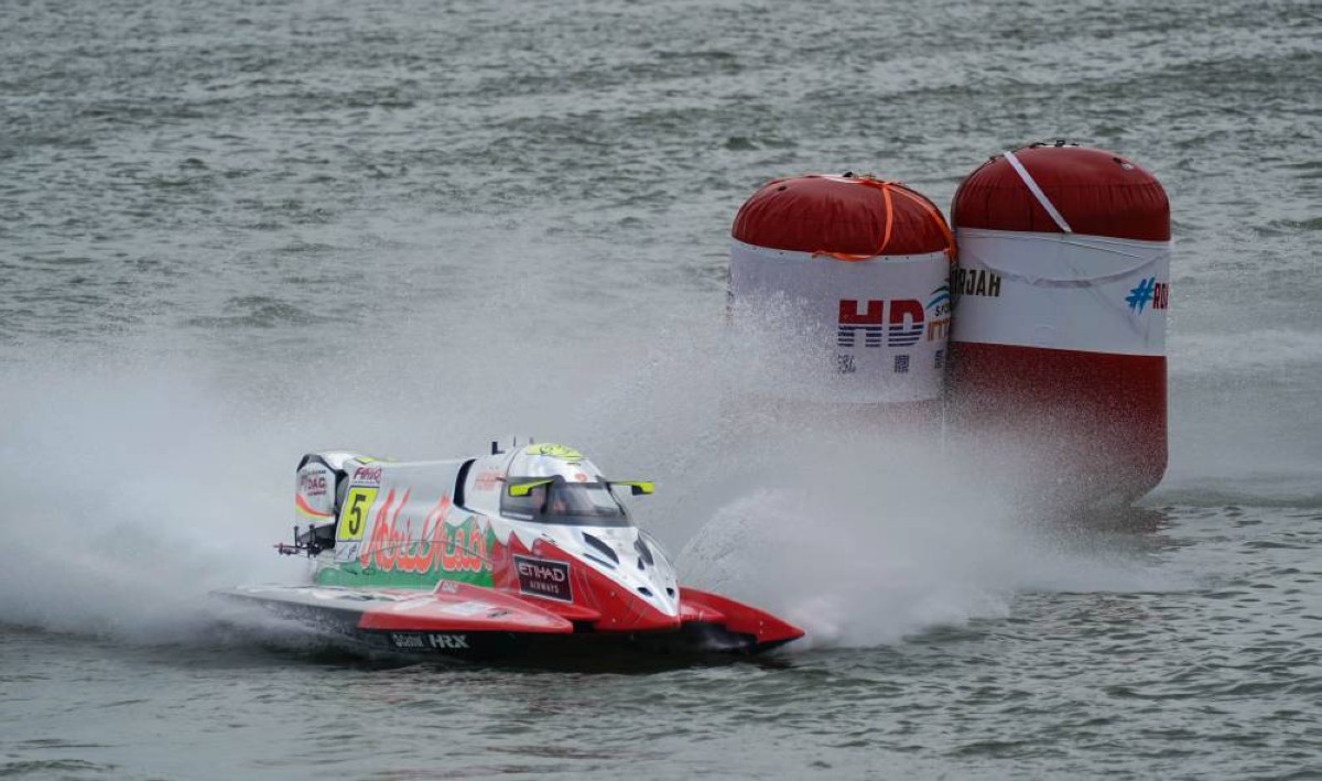 فريق أبوظبي يستعد لبطولة العالم للزوارق السريعة في جدة
