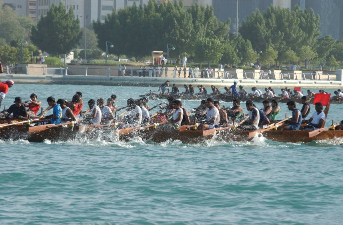 هيئة أبوظبي للتراث تنظم سباق التجديف التراثي بمناسبة عيد الاتحاد الـ54