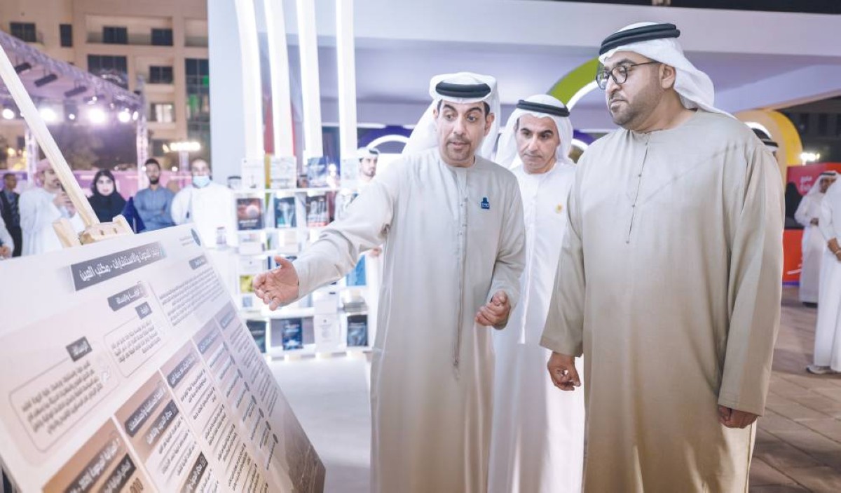 محمد بن حمدان بن زايد في جولة عقب افتتاح المهرجان بحضور علي بن تميم ومحمد العلي