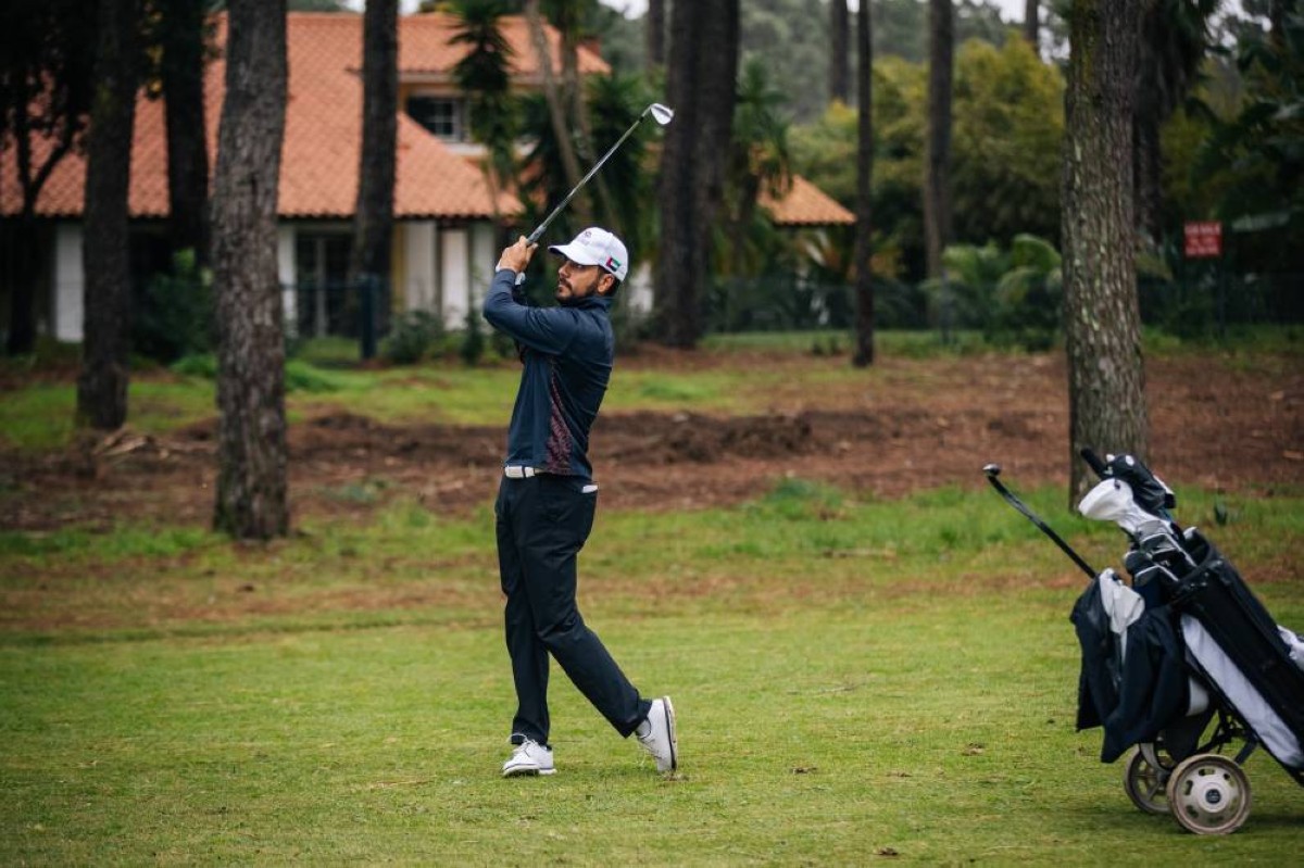 أحمد سكيك يبدأ مسيرته الاحترافية بالغولف بأداء متوازن في البرتغال