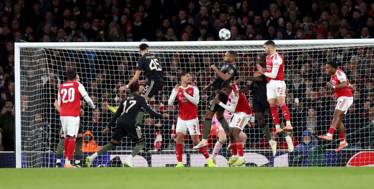 أرسنال يقسو على بايرن بثلاثية وينفرد بقمة دوري أبطال أوروبا