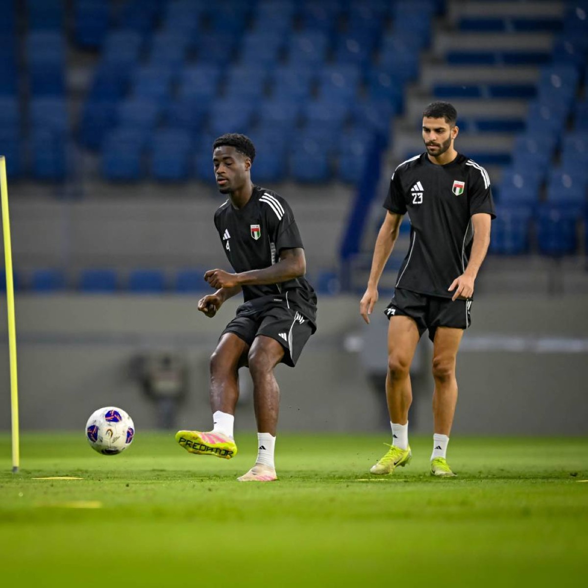 «الأبيض» كامل العدد في تدريبه الأخير قبل السفر إلى كأس العرب