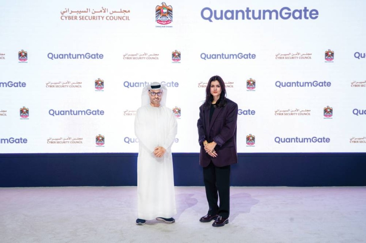 محمد الكويتي ونجوى عراج عقب التوقيع