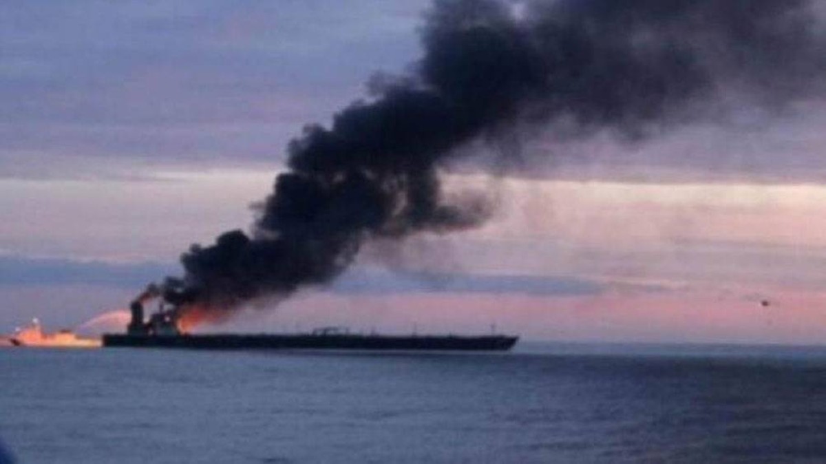 تركيا: اندلاع حريق في ناقلتي نفط يالبحر الأسود