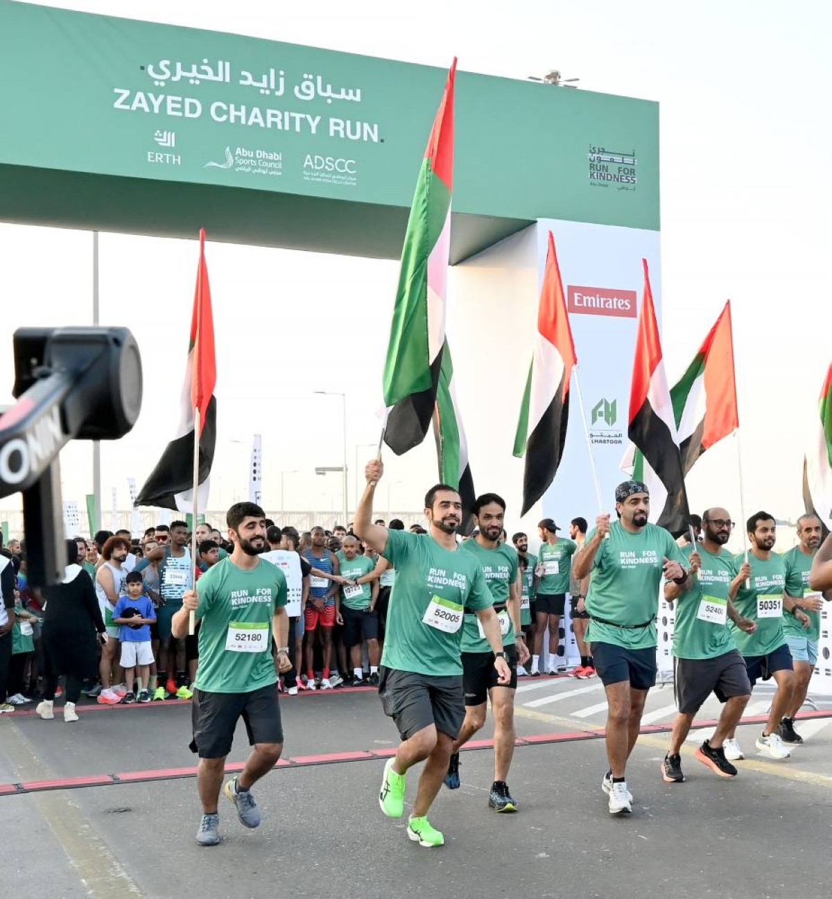 بشعار «نجري للعون».. 10725 متسابقاً ومتسابقة في ماراثون زايد الخيري 2025 بأبوظبي