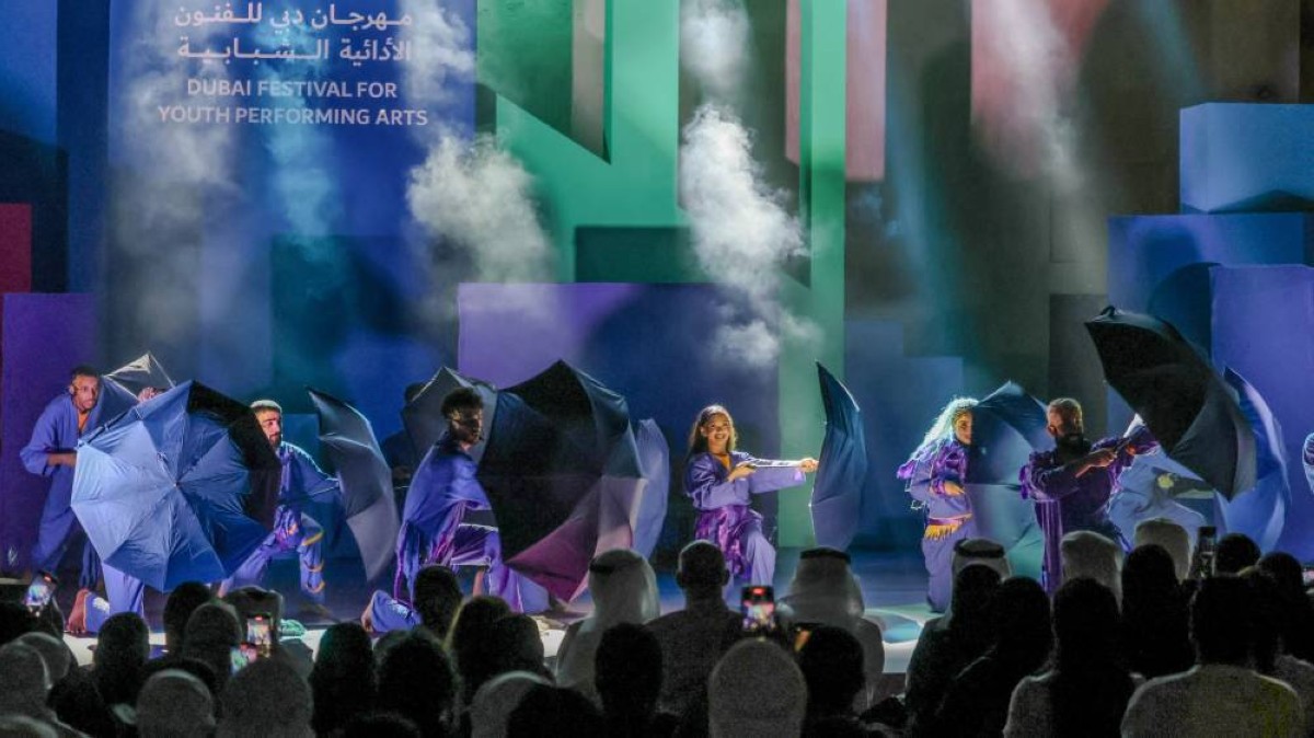 «دبي للفنون الأدائية الشبابية» يشرع ستارة الإبداع في الفضاء المفتوح