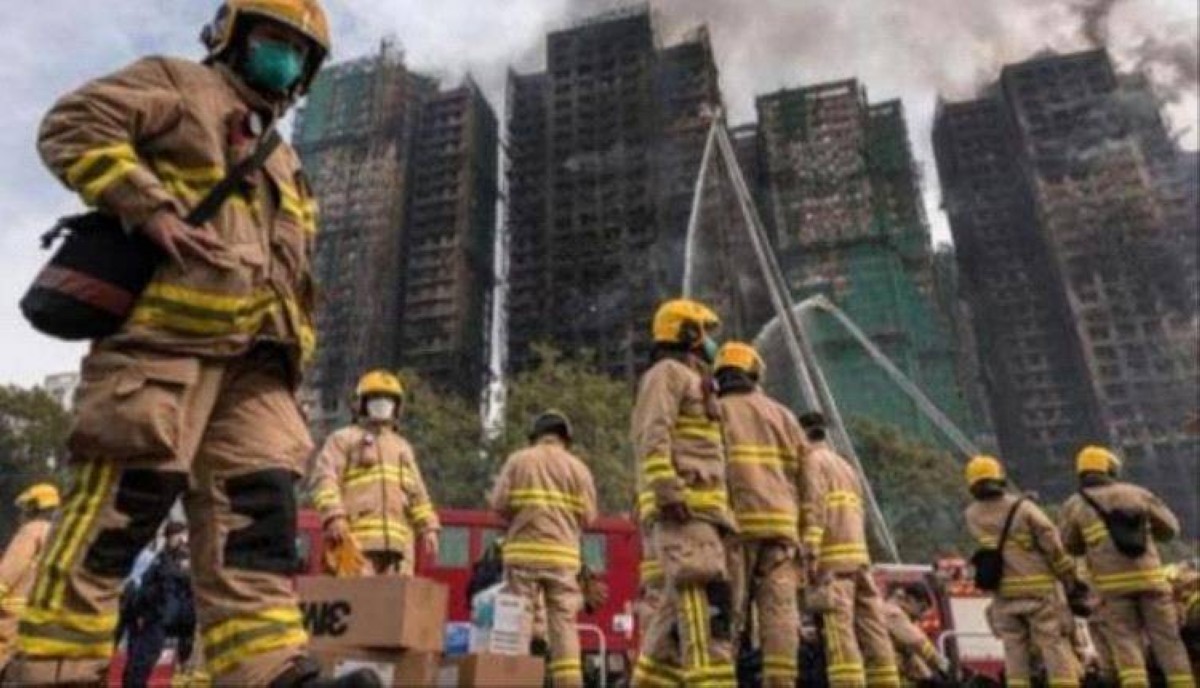 هونج كونج تنعي ضحايا حريق مجمع سكني أودى بحياة 128 شخصاً