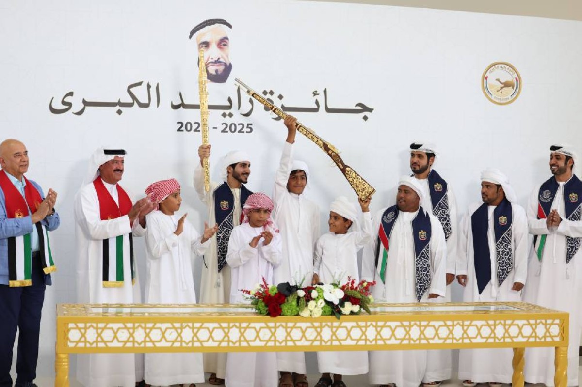 بحضور سلطان بن حمدان.. «مزدلفة» تحلق بالسيف الذهبي لجائزة زايد الكبرى للهجن 2025