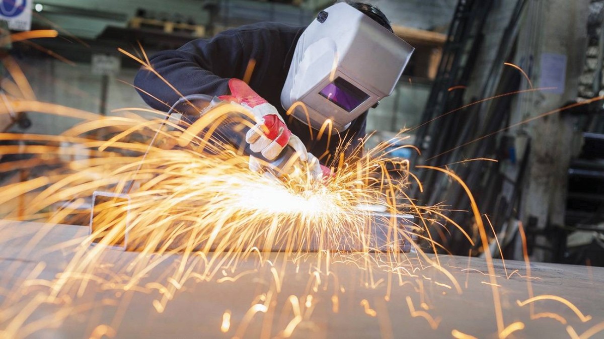 القطاع الصناعي قاطرة أساسية للاقتصاد الوطني