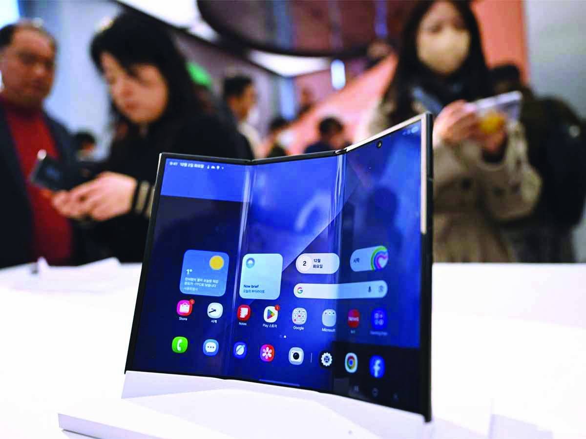 حصرياً في الشرق الأوسط.. «سامسونج» تختار الإمارات  لطرح أول هاتف ثلاثي الطي بشاشة 10 بوصة