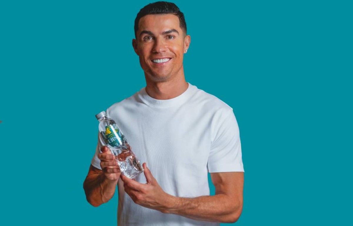 مبادرة تثير تفاعل الجماهير.. شركة رونالدو توزع المياه على المساجد