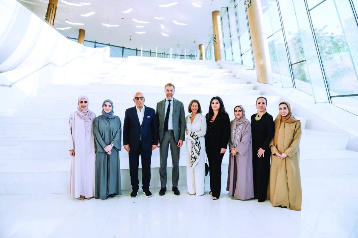 «دبي للثقافة» تستضيف مصمم المجوهرات العالمي روبرتو كوين