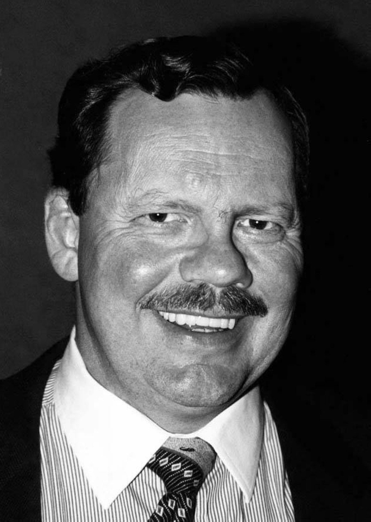 1991 -  تحرير تيري أندرسون وهو آخر رهينة أمريكي في لبنان خطف من قبل «حزب الله».