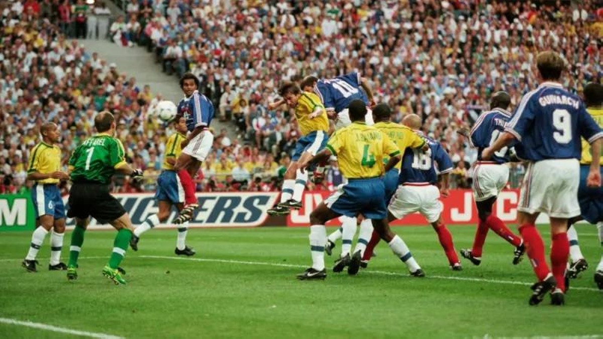 تحديد مسار قرعة المونديال.. كيف أصبح الهمس جهراً من «مغامرة العار» إلى قانون «فيفا»