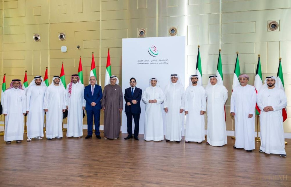 افتتاح كأس الإمارات العالمي لسباقات الصقور في الكويت