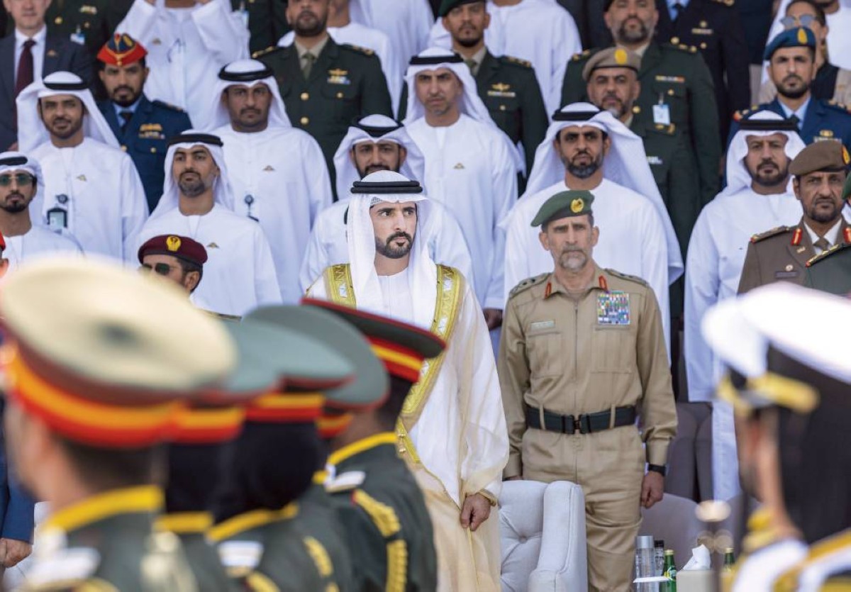 حمدان بن محمد يشهد استعراض التقدم بحضور عبد الله المري وخليفة الخييلي