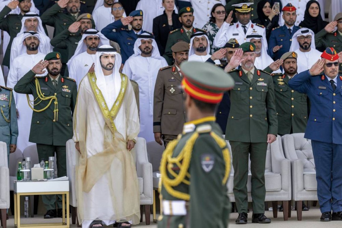  حمدان بن محمد يشهد الاستعراض بحضور إبراهيم العلوي ومايكل هندمارش وصالح العامري وخليفة الهاملي
