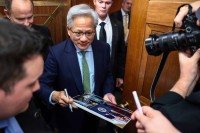 رئيس «إنفيديا» غير واثق من رغبة الصين برقائق خفضت قدراتها