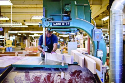 طلبات إعانة البطالة الأمريكية بأدنى مستوى في 3 سنوات