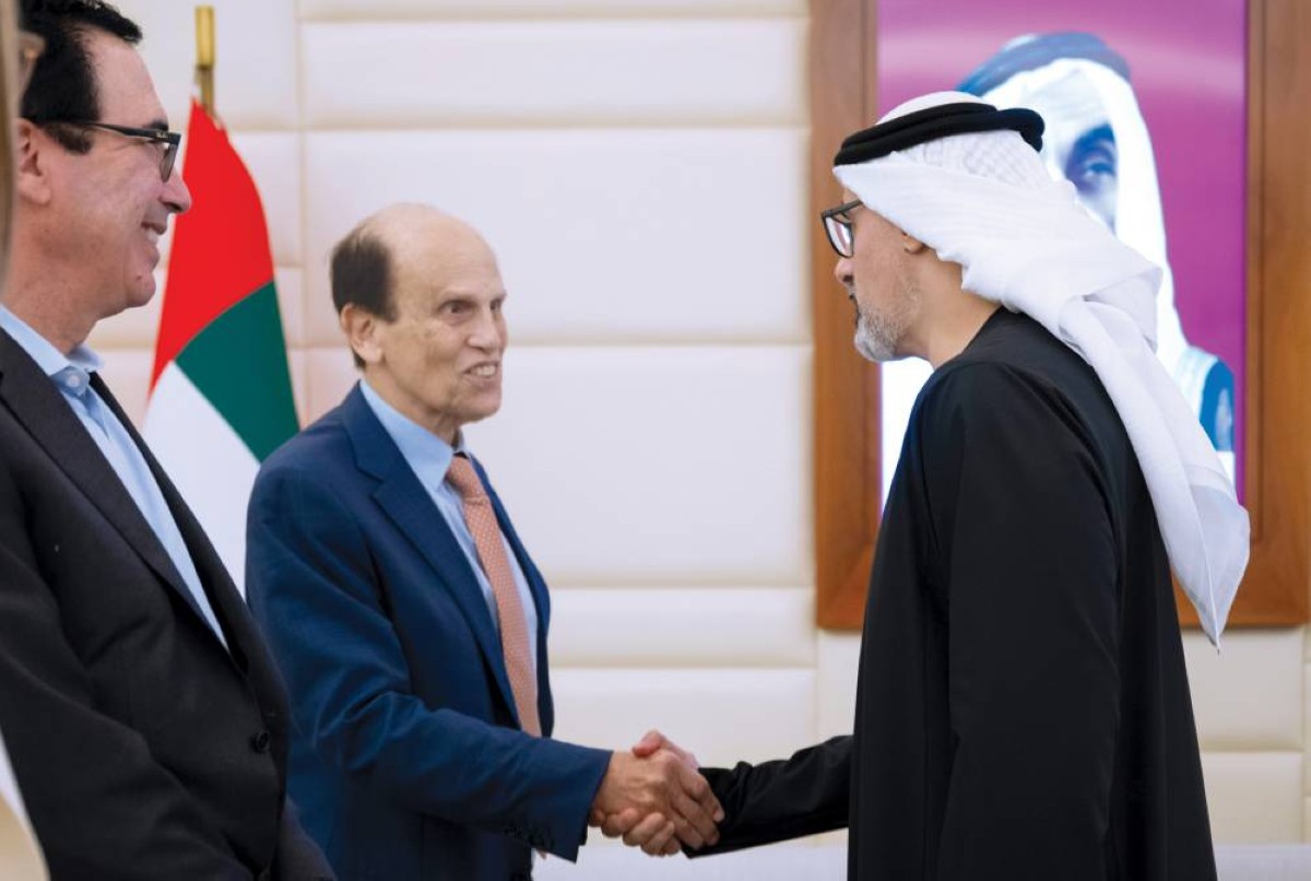 خالد بن محمد يبحث بناء الشراكات مع رئيس معهد «ميلكن»