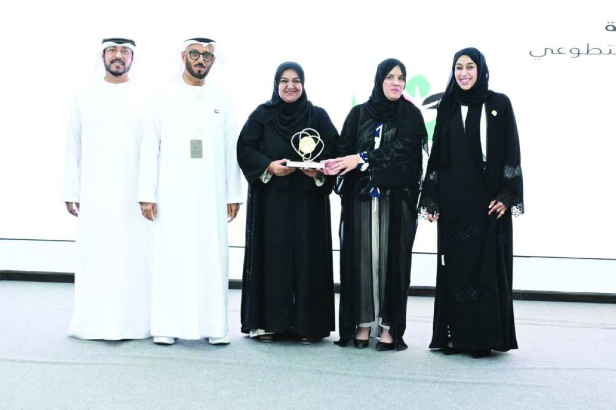 محمد المري وحصة بوحميد خلال حفل التكريم 