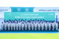 عبدالله المري خلال التخريج بحضور حارب الشامسي وأحمد زعل المهيري