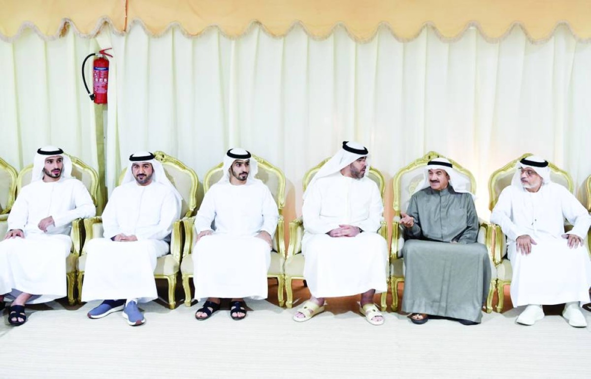 أحمد بن سعود مقدماً واجب العزاء