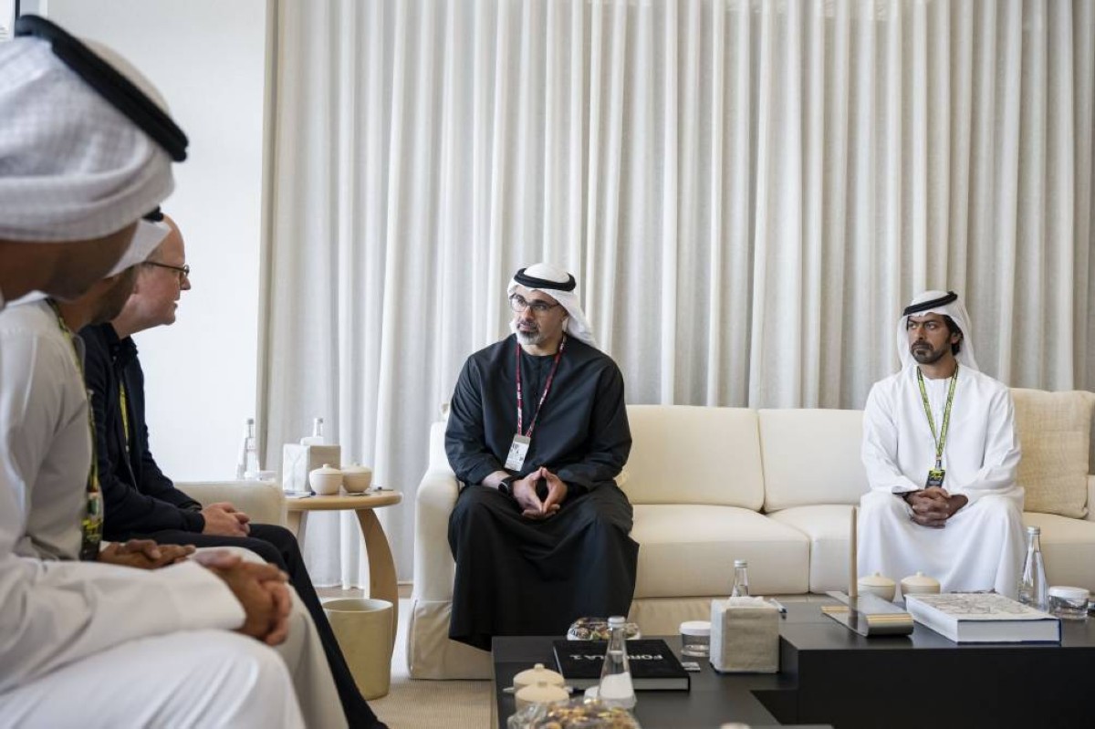 خالد بن محمد بن زايد يشهد جانباً من فعاليات سباق جائزة الاتحاد للطيران الكبرى للفورمولا 1