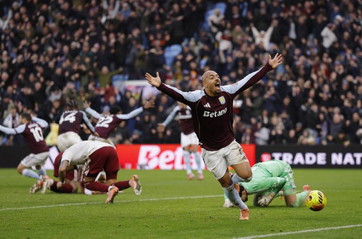 أستون فيلا يهزم أرسنال بثنائية في الدوري الإنجليزي