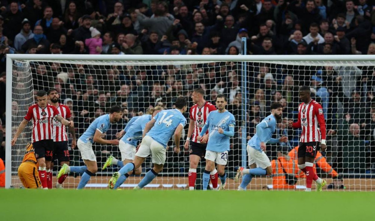 سيتي يهزم سندرلاند بثلاثية ويستغل تعثر أرسنال