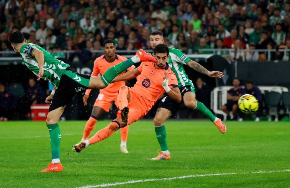 برشلونة يعزز صدارة للدوري الإسباني بخماسية في شباك بيتيس